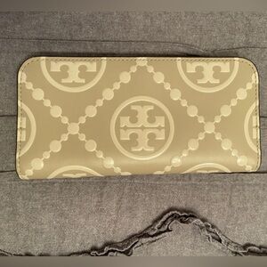 ⭐️⭐️ Tory Burch -Brand New- Robinson Slim Wallet⭐️⭐️
